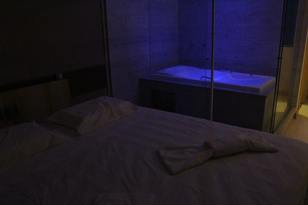 Hotel Paraiso Das Aguas Tucano Habitación foto